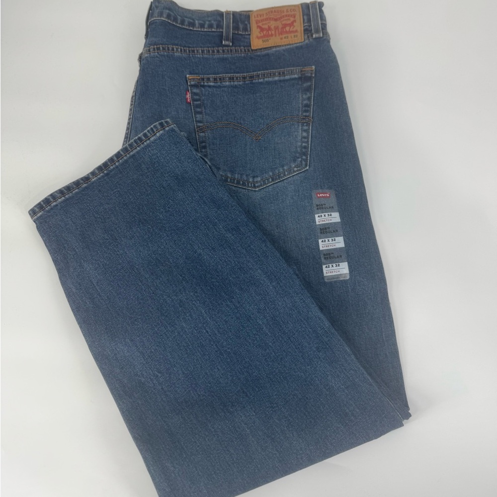 LEVI'S 505  REGULAR FIT DENIM JEAN MENS SIZE 42X32 ZIP FLY NEW WITH TAGS